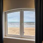 شقة Sandhues Beachfront *
