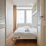 شقة Sandhues Beachfront *